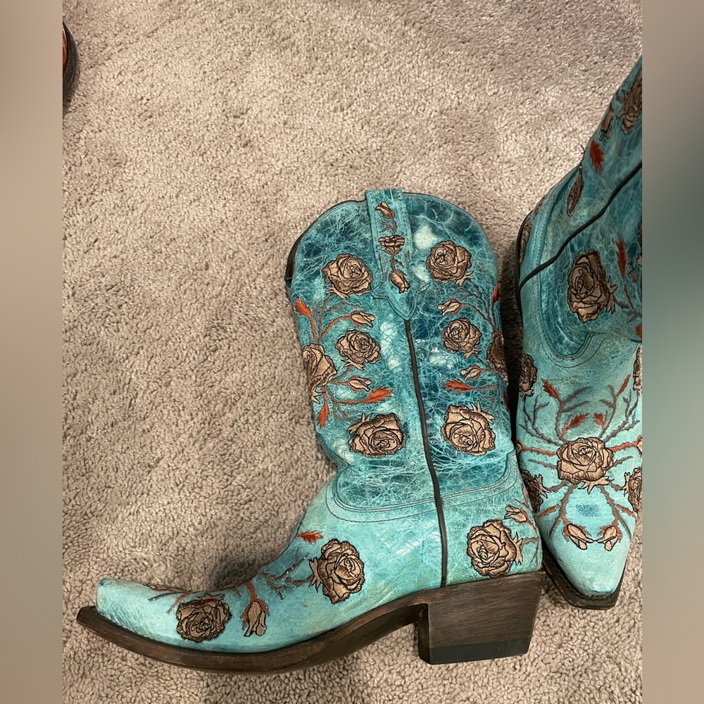 Lucchese Turquoise Roses and thorns boots - Picture 7 of 12